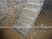 Первые ступени бетонной лестницы